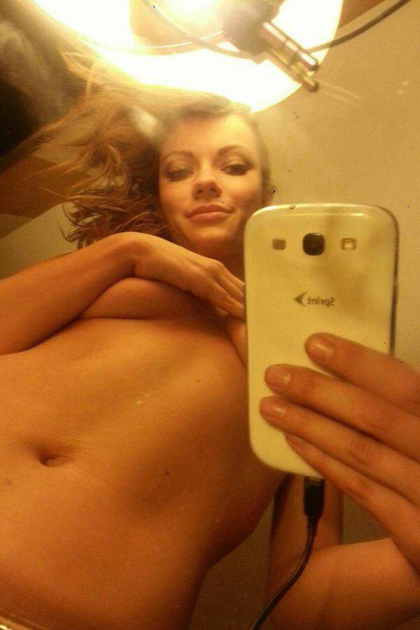 [Image: sexy-selfies-30-jan_18.jpg]