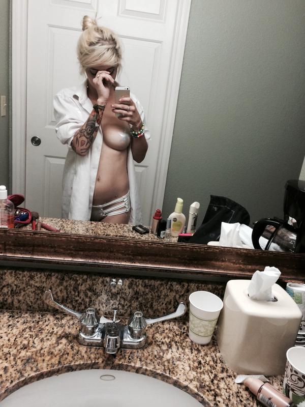 [Image: sexy-selfies-nov10_3.jpg]