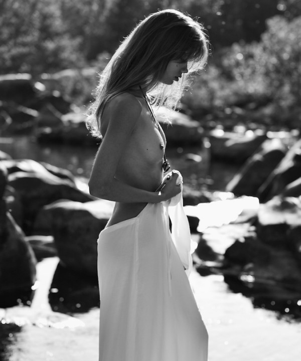 [Image: svetlana-cluck-topless-naked-nude_15.jpg]