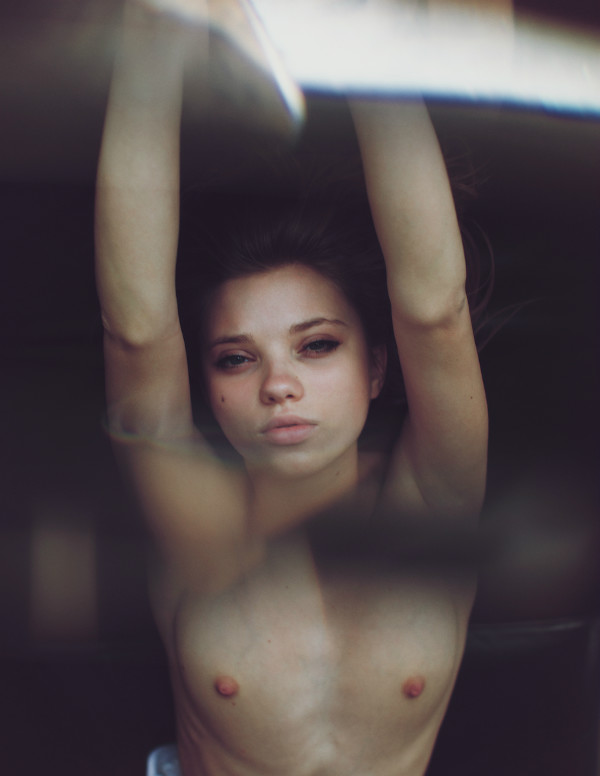 [Image: svetlana-cluck-topless-naked-nude_16.jpg]