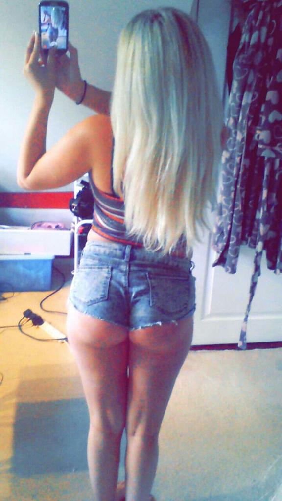 [Image: sxckhloe1.jpg]