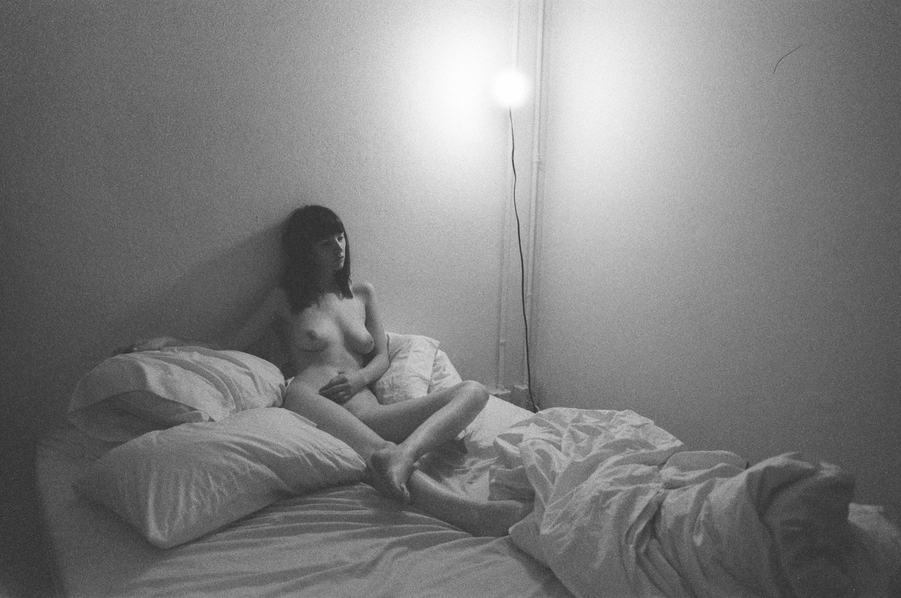 [Image: tiger-kaufman-topless-naked-nude_10.jpg]