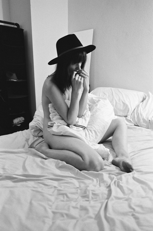 [Image: tiger-kaufman-topless-naked-nude_3.jpg]