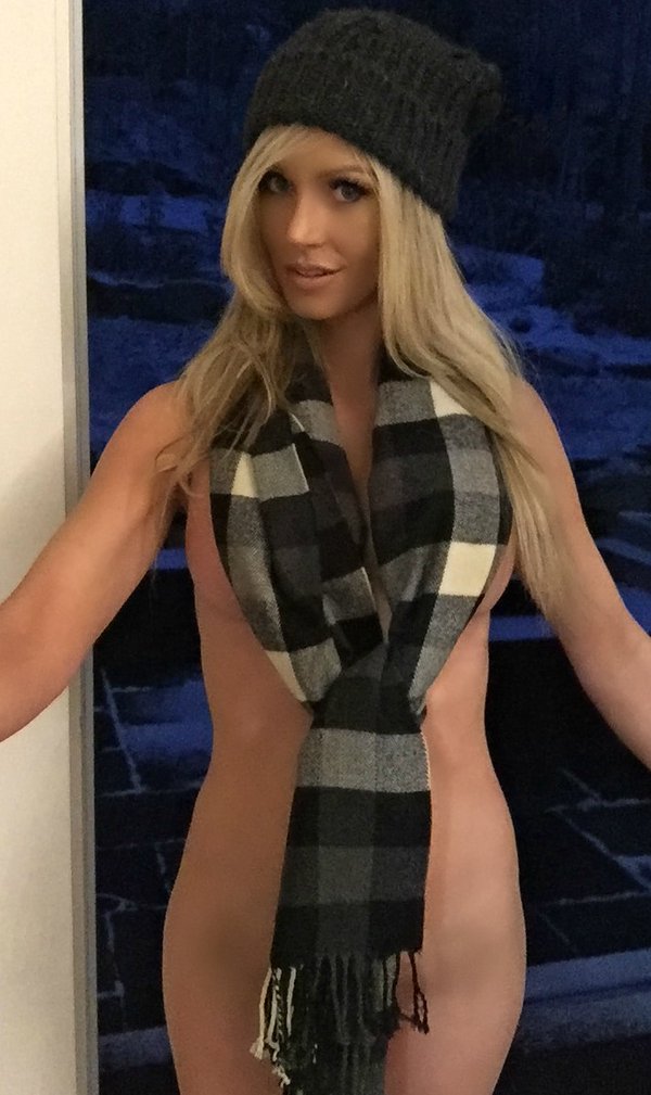 [Image: vx_ElleJohnson.jpg]