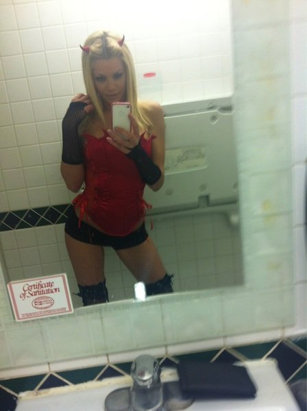 [Image: xxxRiley_7.jpg]